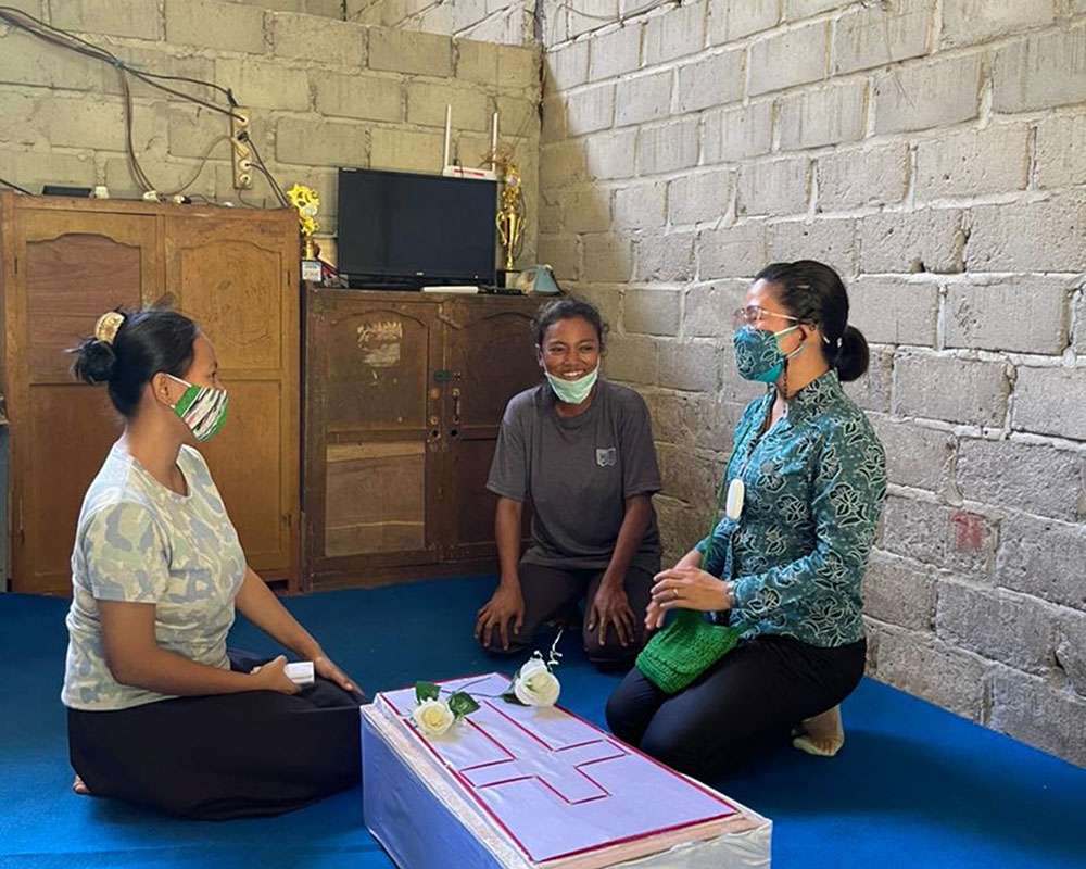  Tim Penggerak PKK Kubar Kembali Kasih Bantuan di Melak